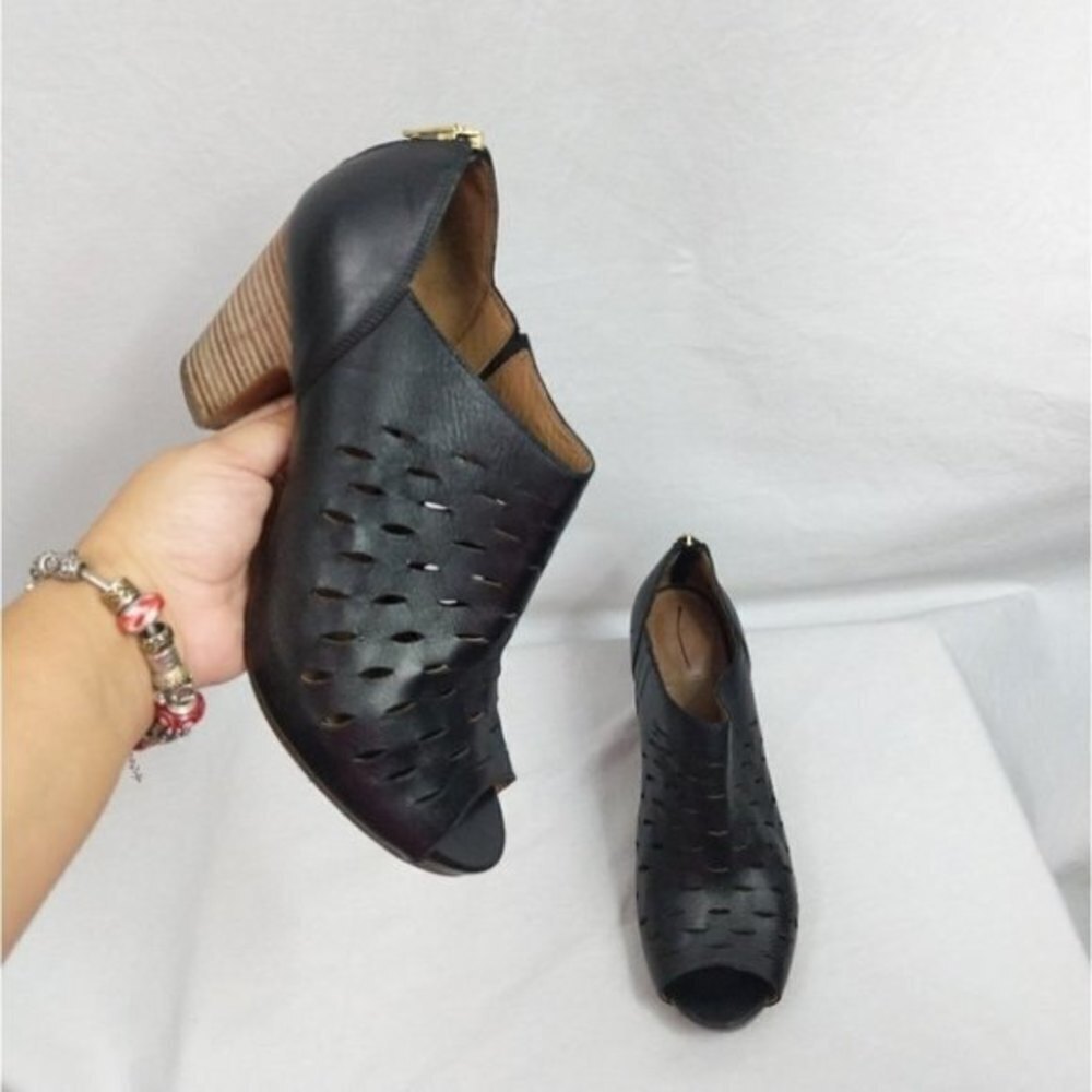 Clarks Okena Posh Cut Out Peep Toe Ankle Booties 8.5